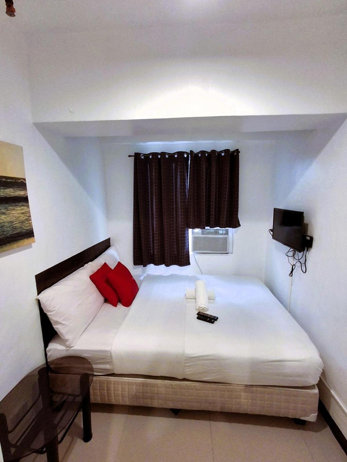 Makati Poblacion Hotel Mandaluyong ภายนอก รูปภาพ